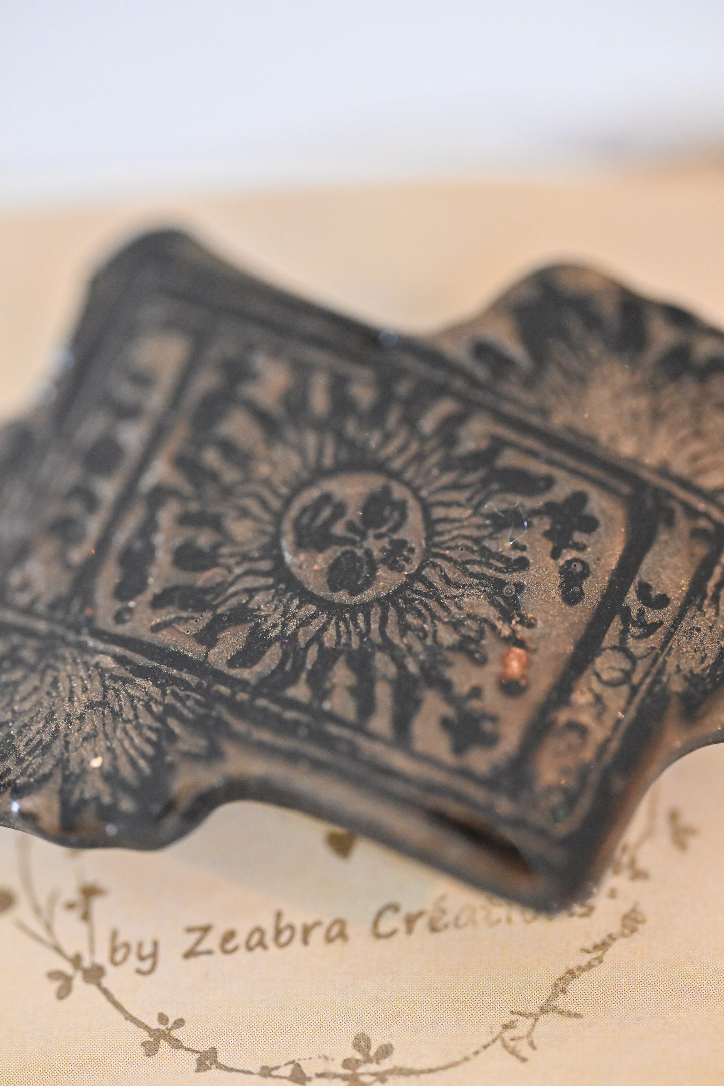 Barrette “Solstice d’Ambre” – Élégance Naturelle et Mystique