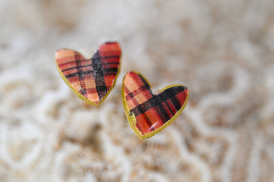 Cœur d’Écosse – Puces d’oreilles tartan doré