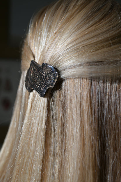 Barrette “Solstice d’Ambre” – Élégance Naturelle et Mystique